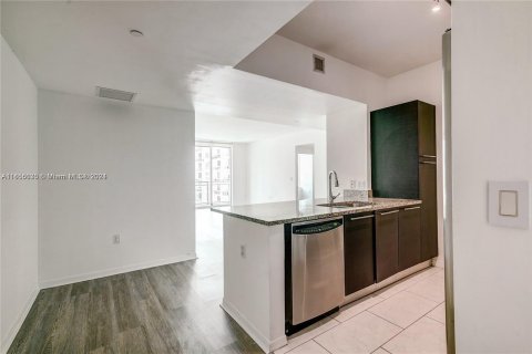 Condo in Miami, Florida, 2 bedrooms  № 1356818 - photo 3