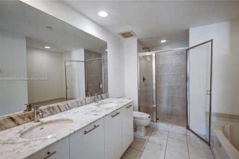 Condo in Miami, Florida, 2 bedrooms  № 1356818 - photo 12