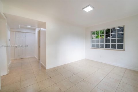 Propiedad comercial en venta en Miami, Florida, 231.98 m2 № 1356772 - foto 18