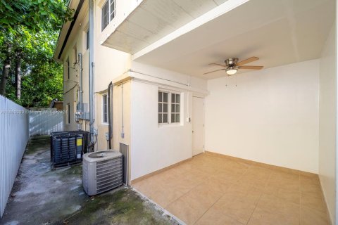 Propiedad comercial en venta en Miami, Florida, 231.98 m2 № 1356772 - foto 28