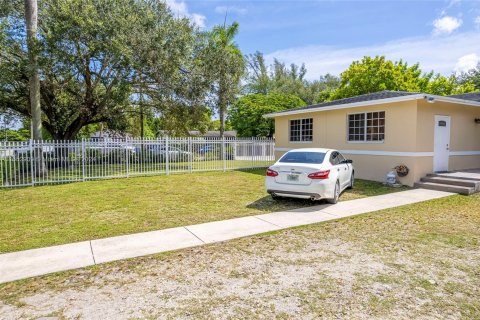 Propiedad comercial en venta en Miami, Florida, 231.98 m2 № 1356772 - foto 3