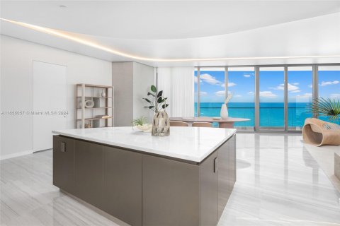 Condominio en venta en Sunny Isles Beach, Florida, 4 dormitorios, 281.77 m2 № 1356820 - foto 5