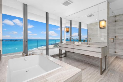 Condominio en venta en Sunny Isles Beach, Florida, 4 dormitorios, 281.77 m2 № 1356820 - foto 15