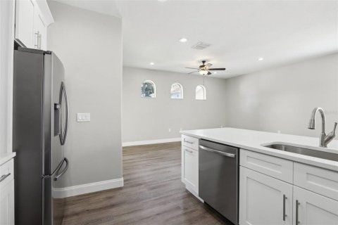 Casa en venta en Tampa, Florida, 4 dormitorios, 249.35 m2 № 1388571 - foto 16