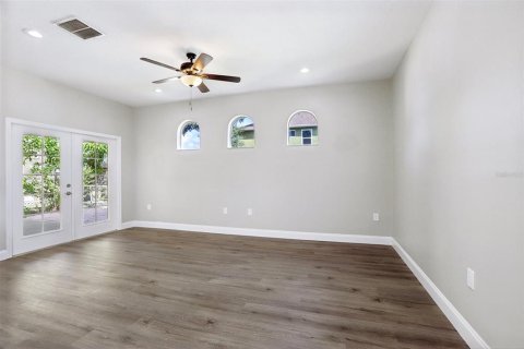 House in Tampa, Florida 4 bedrooms, 249.35 sq.m. № 1388571 - photo 18