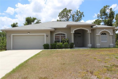 House in North Port, Florida 3 bedrooms, 165.74 sq.m. № 1148794 - photo 1