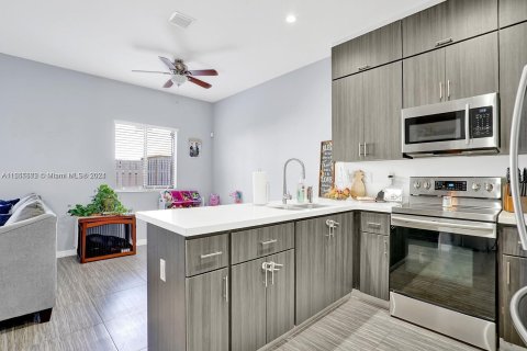 Casa en venta en Miami, Florida, 4 dormitorios, 158.31 m2 № 1354601 - foto 3