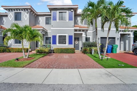 Casa en venta en Miami, Florida, 4 dormitorios, 158.31 m2 № 1354601 - foto 1