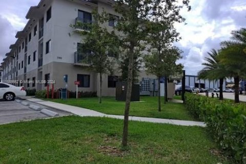 Apartamento en alquiler en Hialeah, Florida, 1 dormitorio, 5827.39 m2 № 1354651 - foto 13