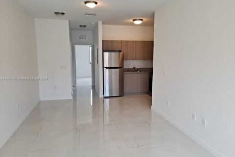 Apartamento en alquiler en Hialeah, Florida, 1 dormitorio, 5827.39 m2 № 1354651 - foto 2