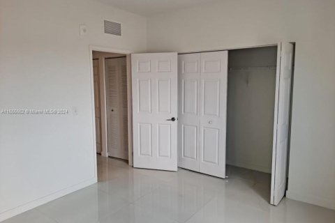 Apartamento en alquiler en Hialeah, Florida, 1 dormitorio, 5827.39 m2 № 1354651 - foto 4