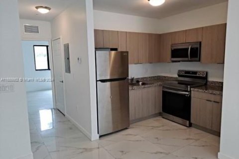 Apartamento en alquiler en Hialeah, Florida, 1 dormitorio, 5827.39 m2 № 1354651 - foto 11