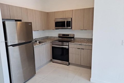 Apartment in Hialeah, Florida 1 bedroom, 5827.39 sq.m. № 1354651 - photo 1