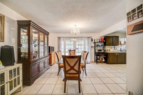 Villa ou maison à vendre à Fort Lauderdale, Floride: 4 chambres, 155.33 m2 № 929160 - photo 7