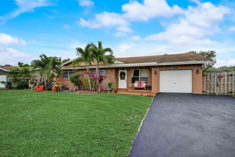 Villa ou maison à vendre à Fort Lauderdale, Floride: 4 chambres, 155.33 m2 № 929160 - photo 1