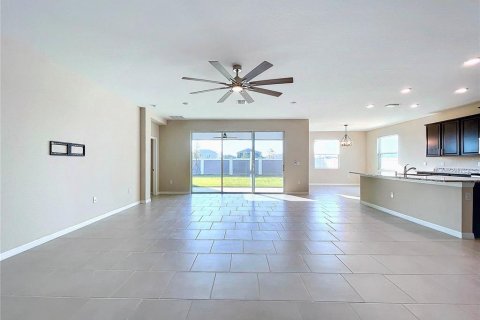 House in San Antonio, Florida 4 bedrooms, 235.69 sq.m. № 1406573 - photo 30