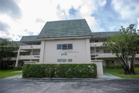 Condominio en venta en Hollywood, Florida, 2 dormitorios, 105.07 m2 № 1353899 - foto 1