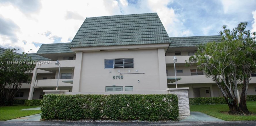 Condominio en Hollywood, Florida, 2 dormitorios  № 1353899