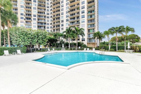 Condo in West Palm Beach, Florida, 1 bedroom  № 884640 - photo 5