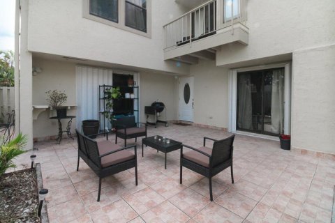 Townhouse in Wellington, Florida 2 bedrooms, 146.51 sq.m. № 825713 - photo 16
