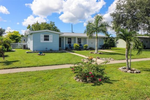 Villa ou maison à vendre à Port Charlotte, Floride: 3 chambres, 75.44 m2 № 1383467 - photo 1