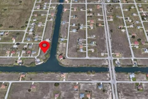 Land in Cape Coral, Florida № 287592 - photo 2