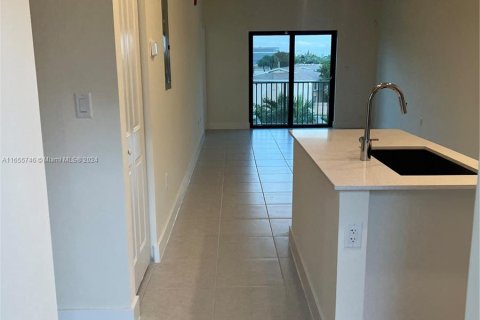 Condominio en venta en Doral, Florida, 1 dormitorio, 68.56 m2 № 1355520 - foto 5