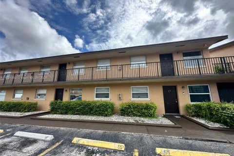 Condo in Hialeah, Florida, 3 bedrooms  № 1345336 - photo 1