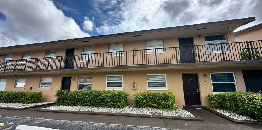 Condo in Hialeah, Florida, 3 bedrooms  № 1345336