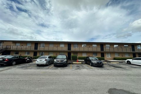 Condo in Hialeah, Florida, 3 bedrooms  № 1345336 - photo 3