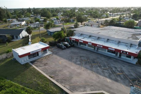 Commercial property in Port Charlotte, Florida 258.27 sq.m. № 793833 - photo 1