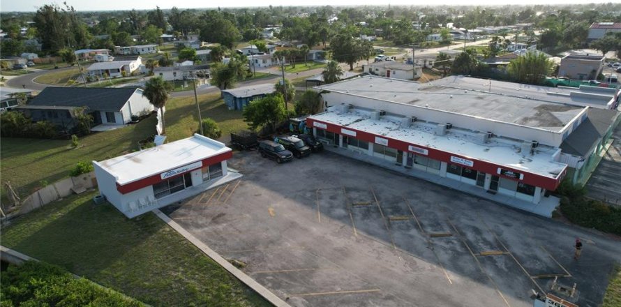 Commercial property in Port Charlotte, Florida 258.27 sq.m. № 793833