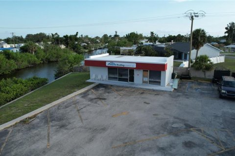 Commercial property in Port Charlotte, Florida 258.27 sq.m. № 793833 - photo 5