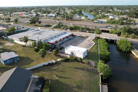 Propiedad comercial en venta en Port Charlotte, Florida, 258.27 m2 № 793833 - foto 15