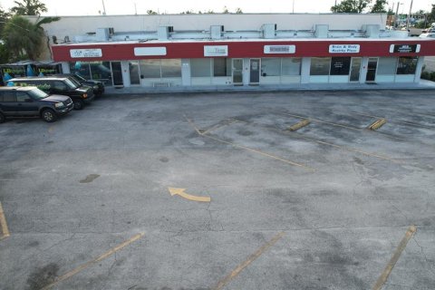 Commercial property in Port Charlotte, Florida 258.27 sq.m. № 793833 - photo 9