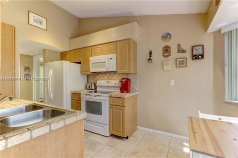 Condo in Plantation, Florida, 1 bedroom  № 1177973 - photo 11