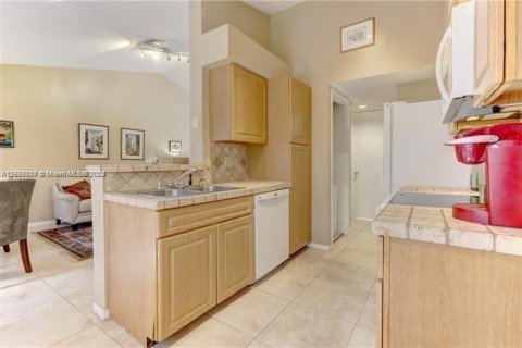 Condo in Plantation, Florida, 1 bedroom  № 1177973 - photo 12