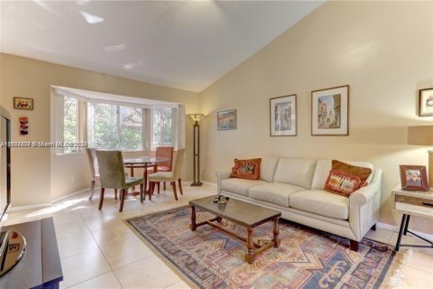 Condo in Plantation, Florida, 1 bedroom  № 1177973 - photo 8