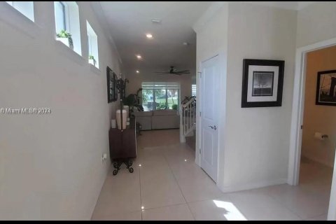 House in Hollywood, Florida 5 bedrooms, 232.35 sq.m. № 1095925 - photo 29