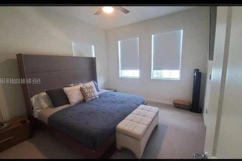 Casa en venta en Hollywood, Florida, 5 dormitorios, 232.35 m2 № 1095925 - foto 15
