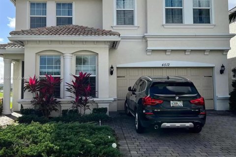 Villa ou maison à vendre à Hollywood, Floride: 5 chambres, 232.35 m2 № 1095925 - photo 1