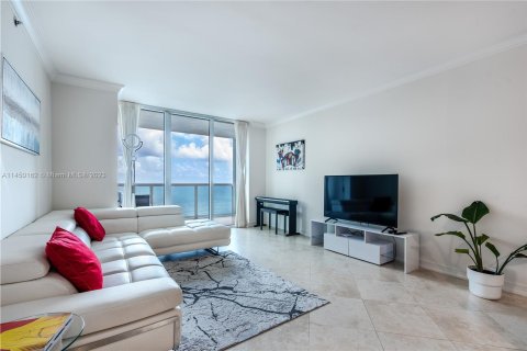 Condominio en venta en Hallandale Beach, Florida, 3 dormitorios, 144.37 m2 № 710304 - foto 2
