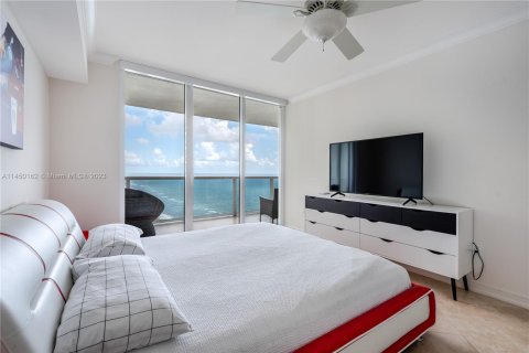 Condo in Hallandale Beach, Florida, 3 bedrooms  № 710304 - photo 30