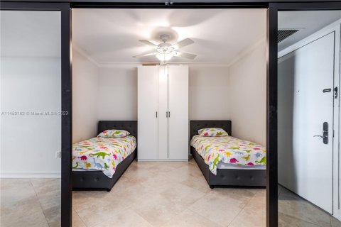 Condominio en venta en Hallandale Beach, Florida, 3 dormitorios, 144.37 m2 № 710304 - foto 15