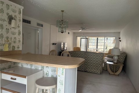 Condo in Jensen Beach, Florida, 2 bedrooms  № 1183382 - photo 15