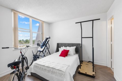 Condo in Pompano Beach, Florida, 2 bedrooms  № 1183326 - photo 6