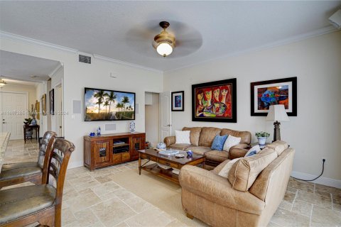 Townhouse in Miami, Florida 4 bedrooms, 199.93 sq.m. № 1360610 - photo 11