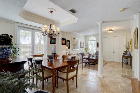 Townhouse in Miami, Florida 4 bedrooms, 199.93 sq.m. № 1360610 - photo 3