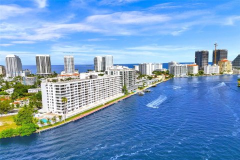 Condominio en venta en Fort Lauderdale, Florida, 2 dormitorios, 123.56 m2 № 1360611 - foto 1