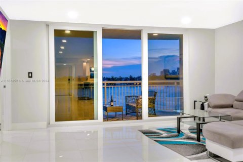 Condominio en venta en Fort Lauderdale, Florida, 2 dormitorios, 123.56 m2 № 1360611 - foto 18